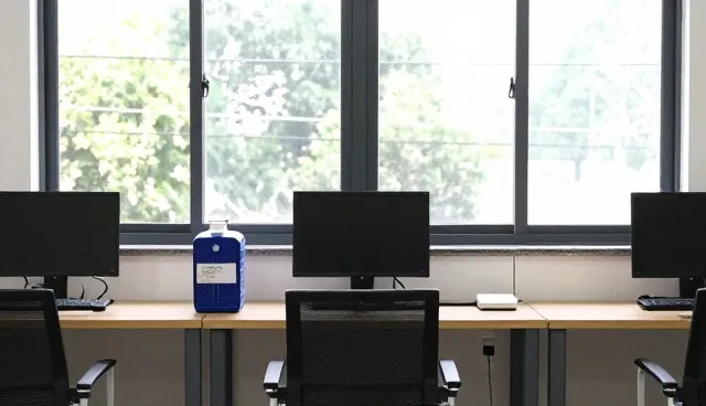 高清网络摄像头在复杂场景中的性能表现与适用条件分析
